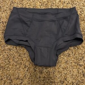 Lululemon gray hot yoga shorts